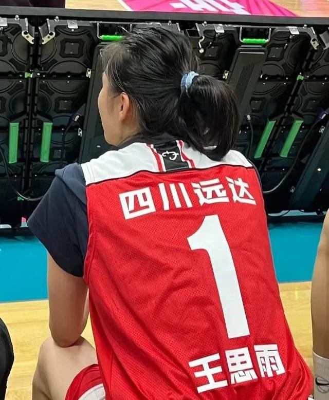 北京女篮战胜上海队，继续稳坐榜首的简单介绍